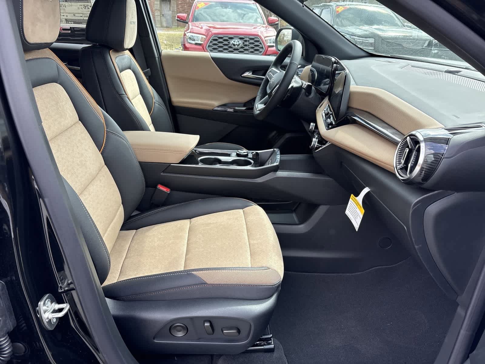 New 2026 Chevrolet Equinox ACTIV w/ Convenience Package III AWD/4WD image 27