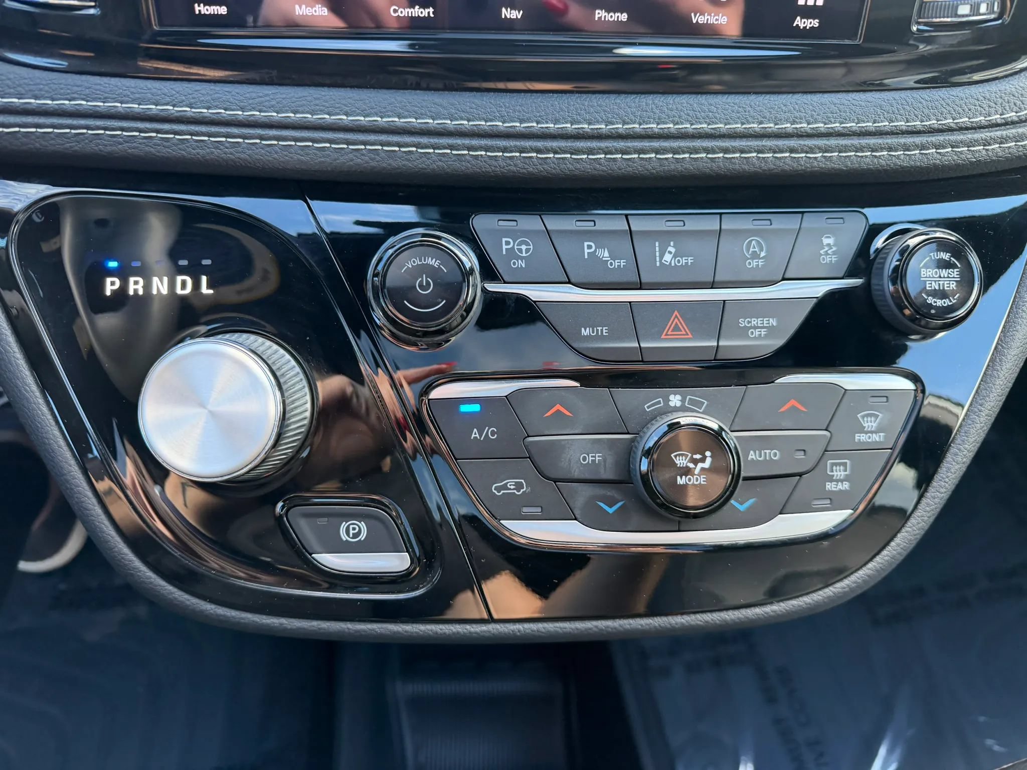 Used 2022 Chrysler Pacifica Touring-L w/ Uconnect Theater Family Group AWD/4WD image 26