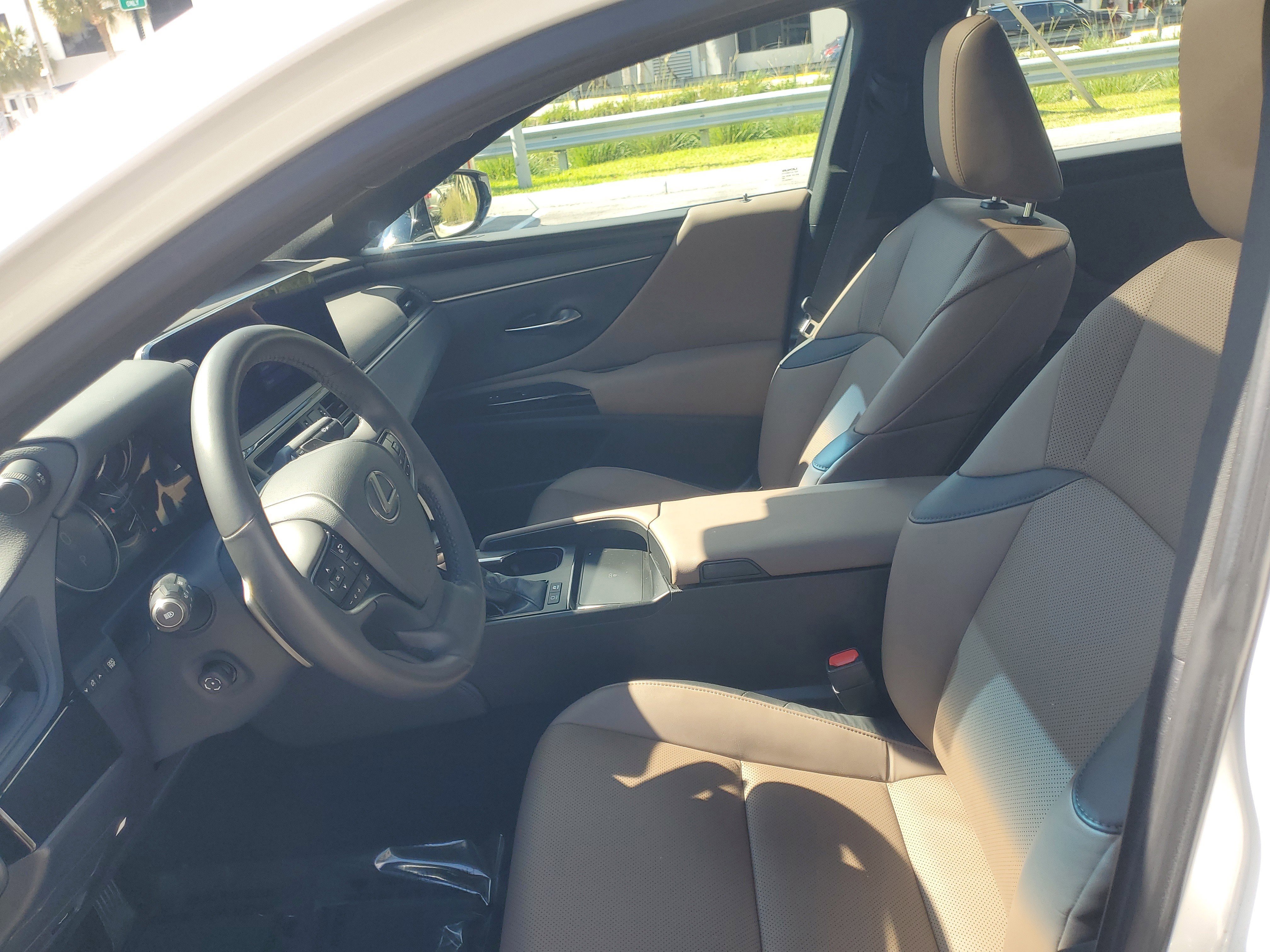 Used 2023 Lexus ES 300h w/ Premium Package image 15