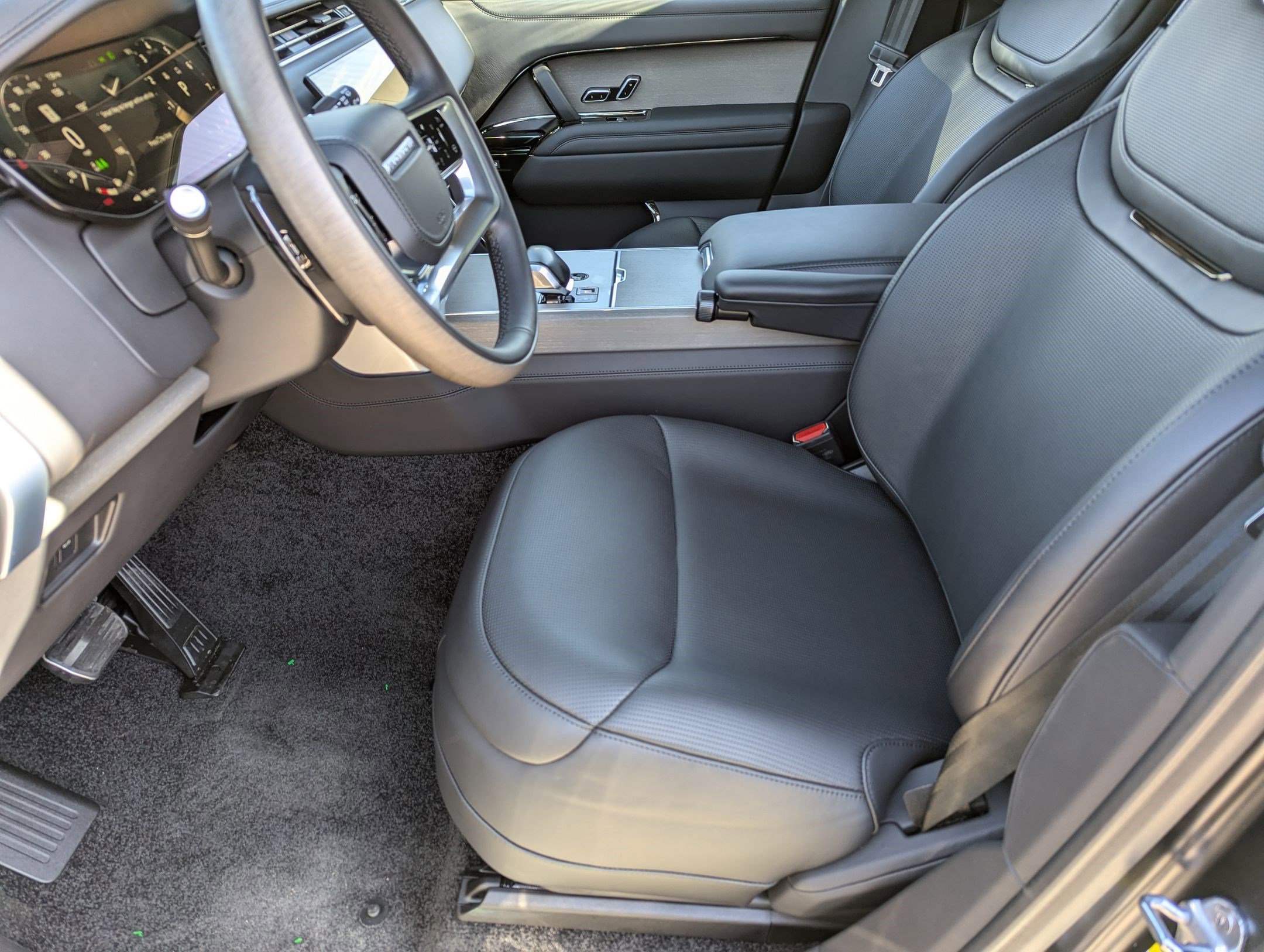 New 2026 Land Rover Range Rover SV image 5
