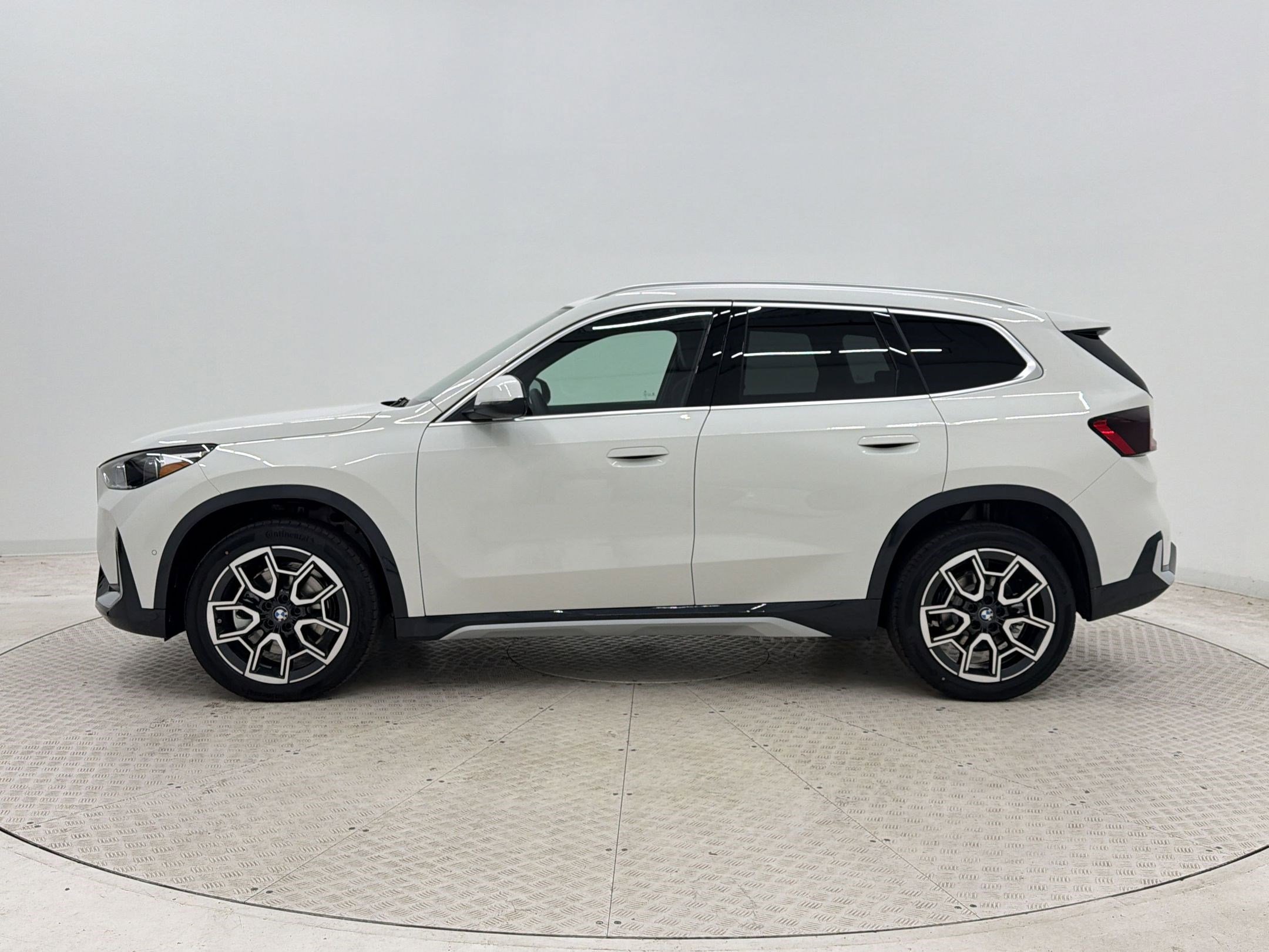 New 2026 BMW X1 xDrive28i AWD/4WD image 2