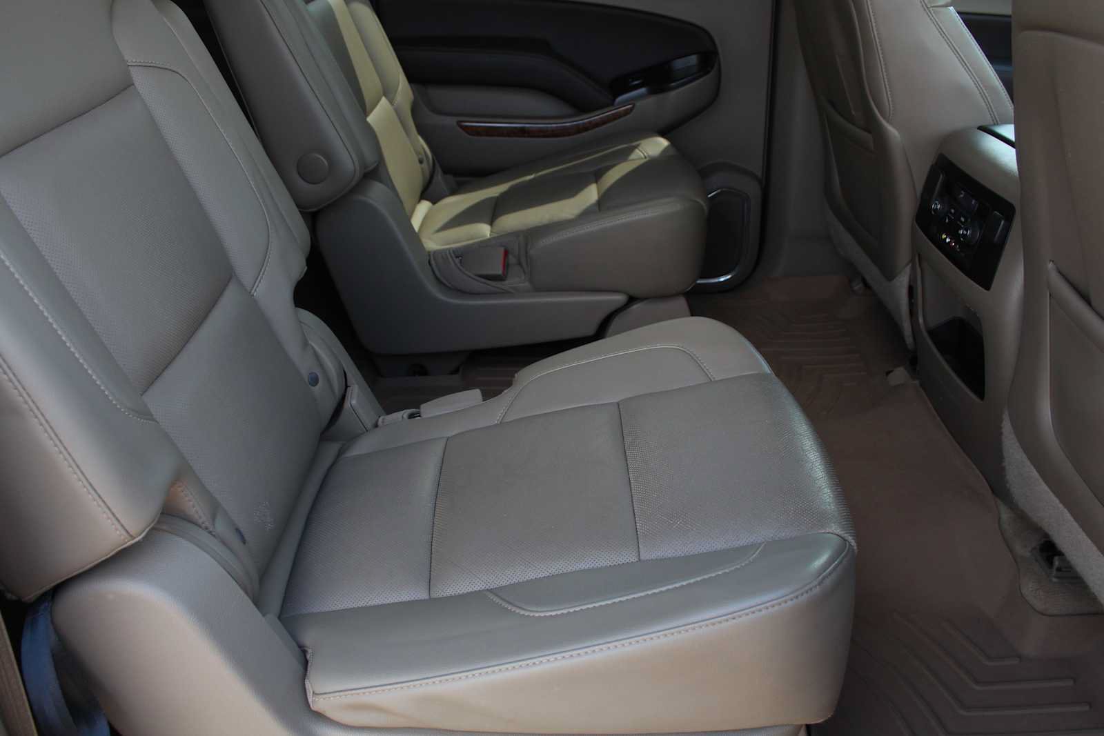 Used 2015 Chevrolet Suburban LTZ AWD/4WD image 21