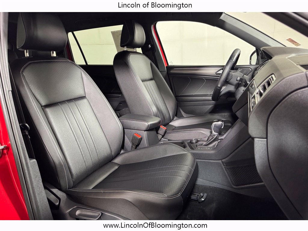 Used 2024 Volkswagen Tiguan SE R-Line AWD/4WD image 10