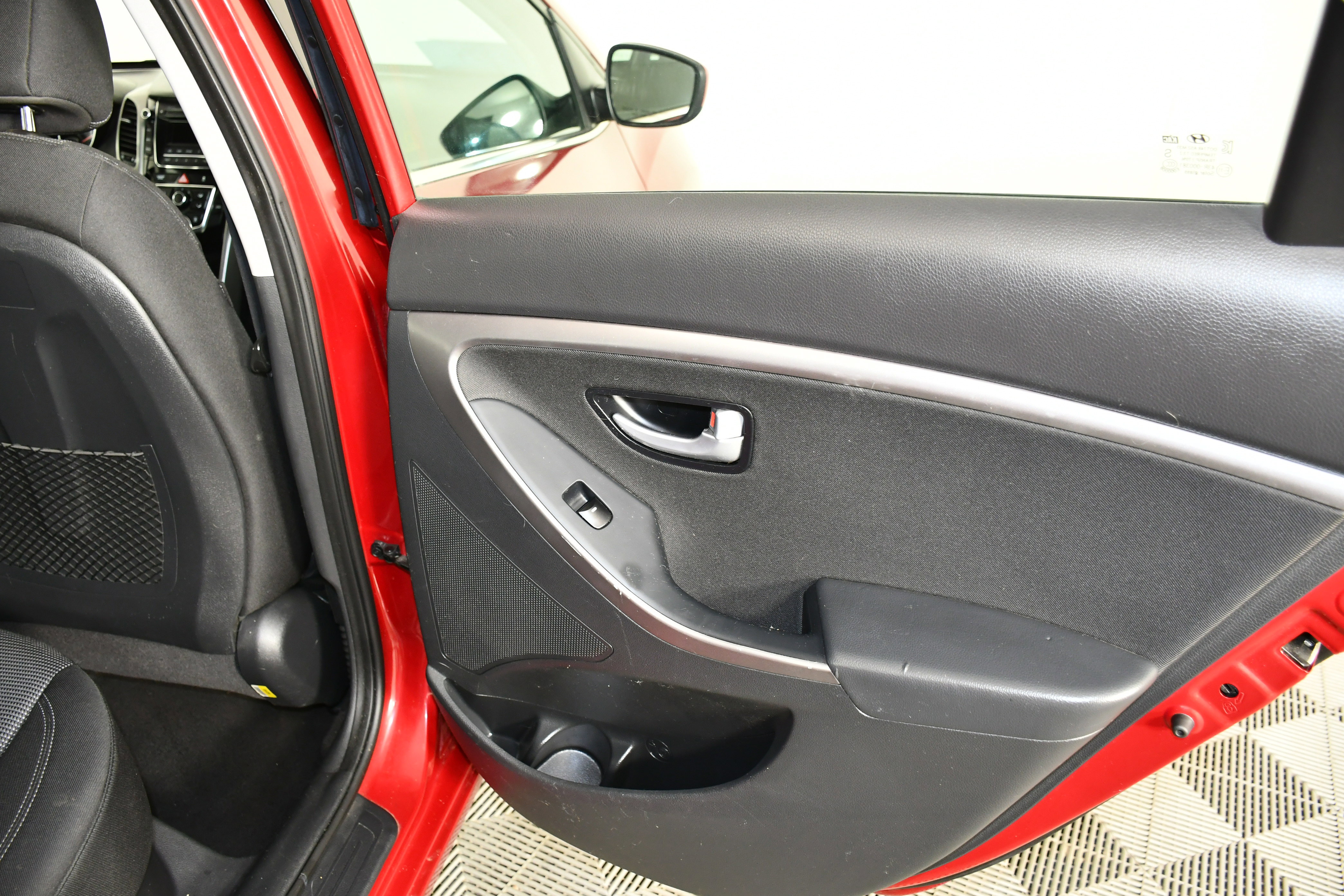 Used 2017 Hyundai Elantra GT image 38