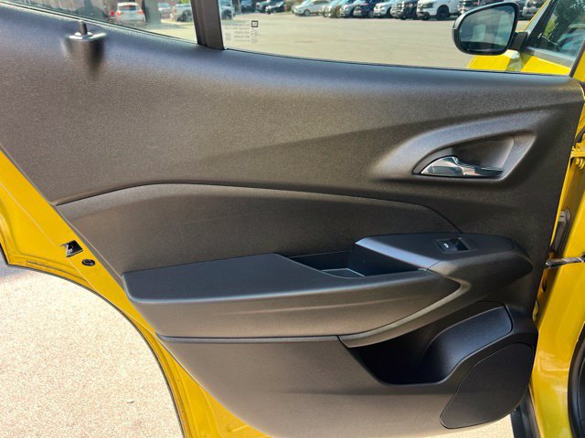 Used 2024 Chevrolet Trax RS w/ Sunroof Package FWD image 15