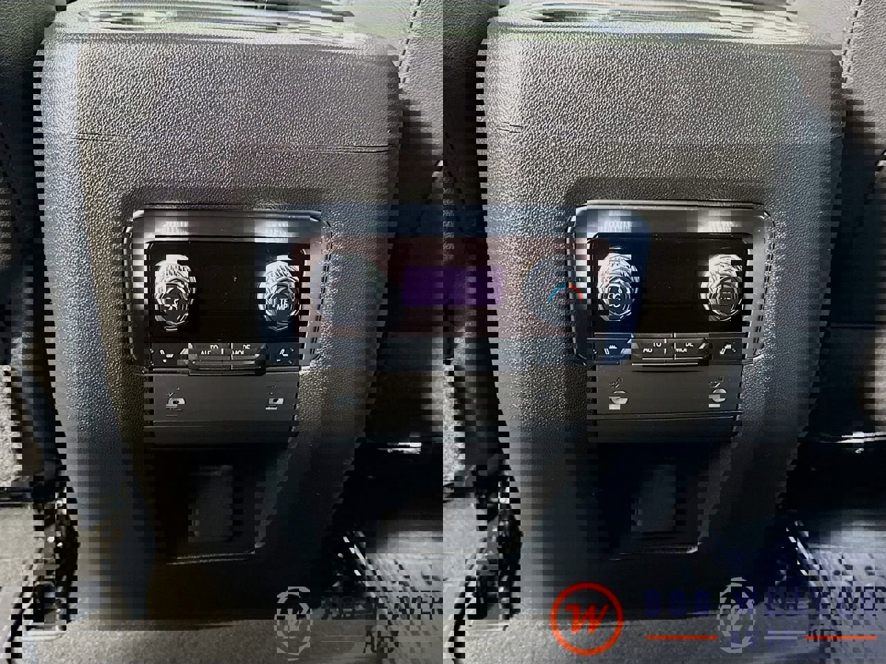 Used 2024 GMC Yukon XL AT4 AWD/4WD image 28