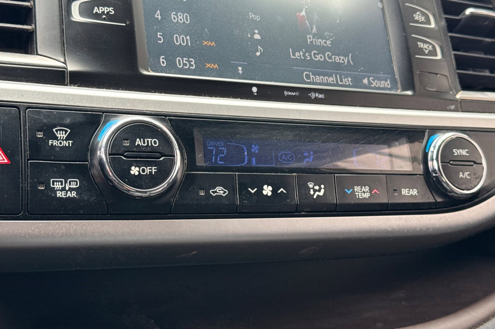 Used 2016 Toyota Highlander XLE AWD/4WD image 18