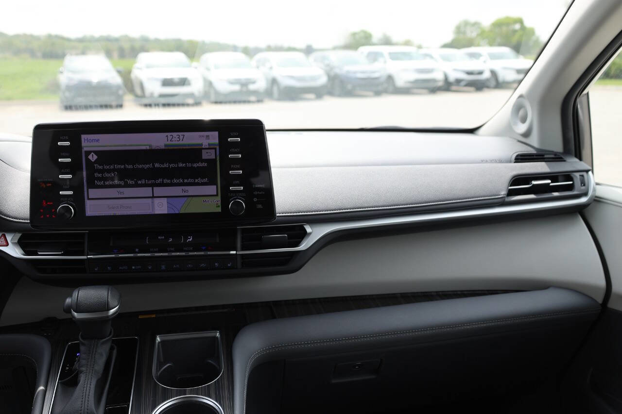 Used 2024 Toyota Sienna Limited AWD/4WD image 25