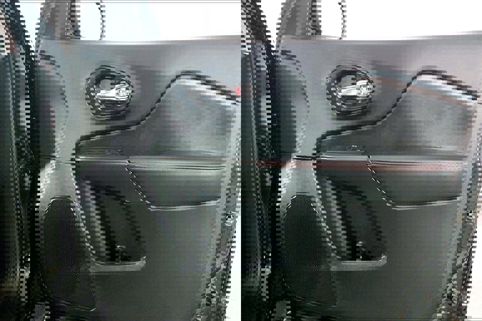 Used 2020 Jeep Cherokee Trailhawk w/ Cold Weather Group image 25