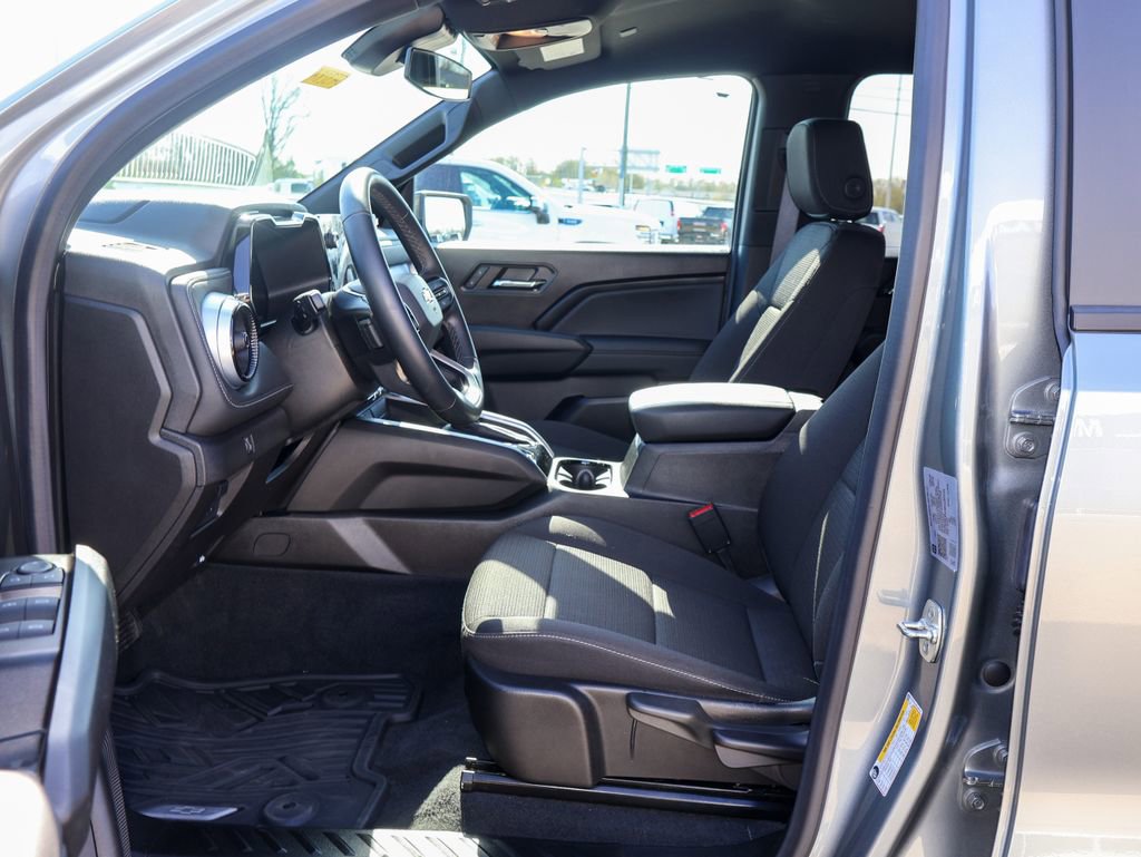 Used 2024 Chevrolet Colorado LT RWD image 6