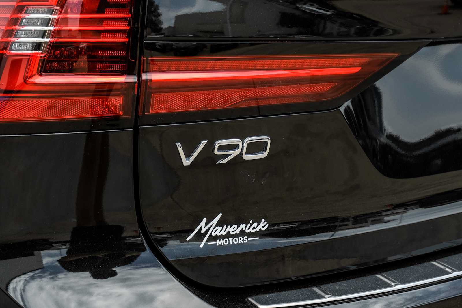 Used 2025 Volvo V90 B6 Cross Country Plus w/ Protection Package Premier AWD/4WD image 41