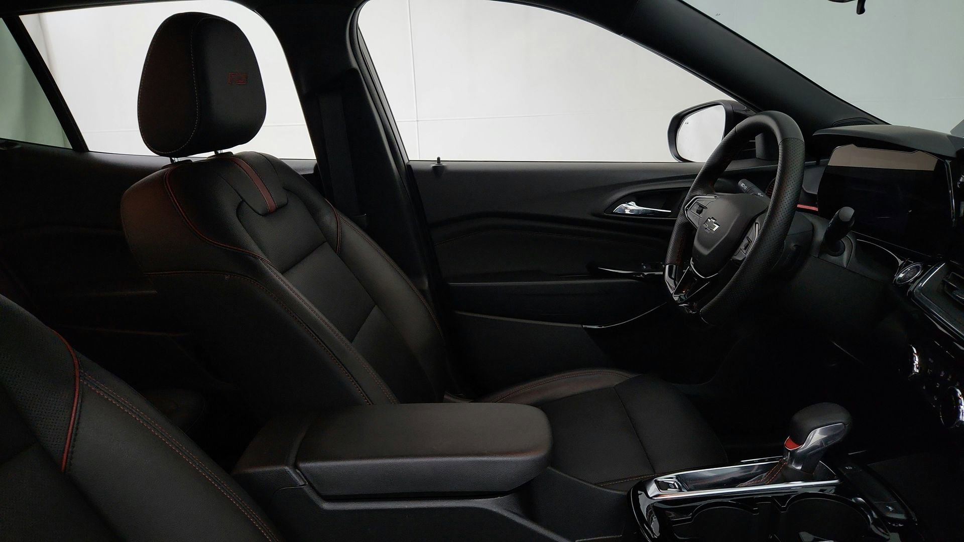 Certified 2025 Chevrolet Trax RS w/ Driver Confidence Package image 24