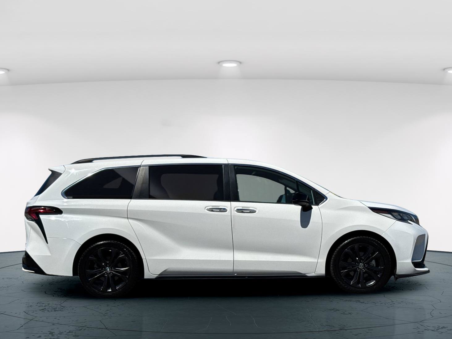 Used 2021 Toyota Sienna XSE FWD image 50