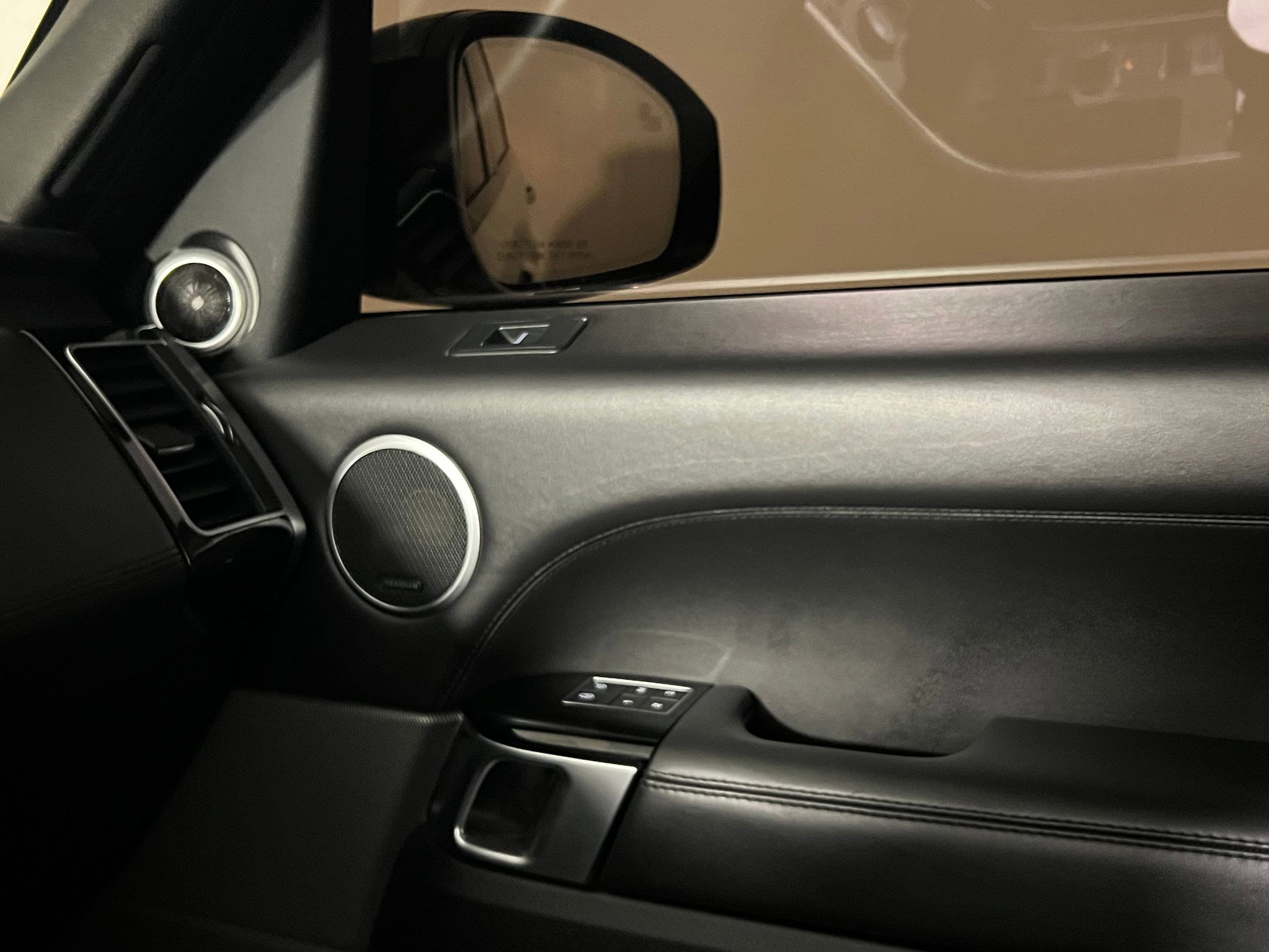 Used 2017 Land Rover Range Rover Sport HSE Dynamic image 28