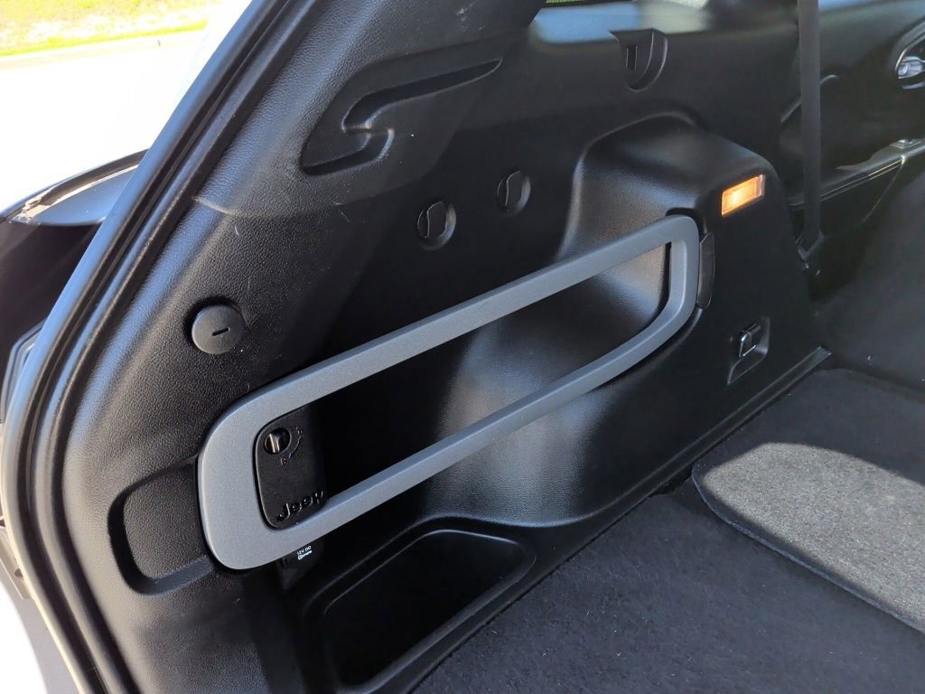 Used 2015 Jeep Cherokee Limited FWD image 39