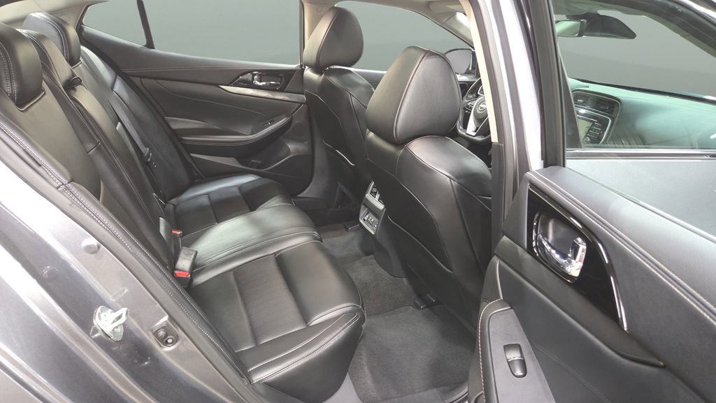 Used 2023 Nissan Maxima SL FWD image 25