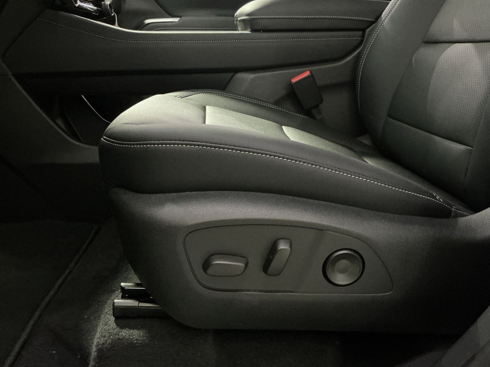 New 2026 Chevrolet Traverse LT w/ Driver Confidence Package FWD image 15