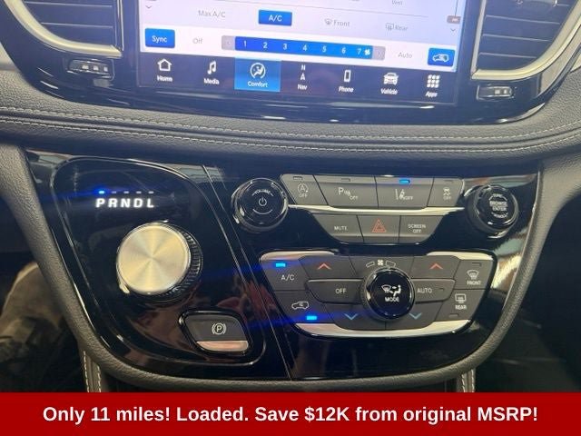 Used 2025 Chrysler Pacifica Limited FWD image 20