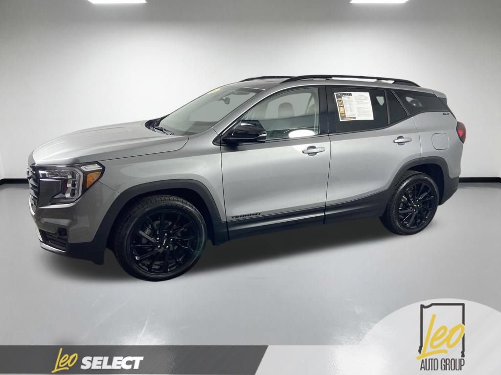 Used 2023 GMC Terrain SLT w/ Infotainment Package II AWD/4WD image 2