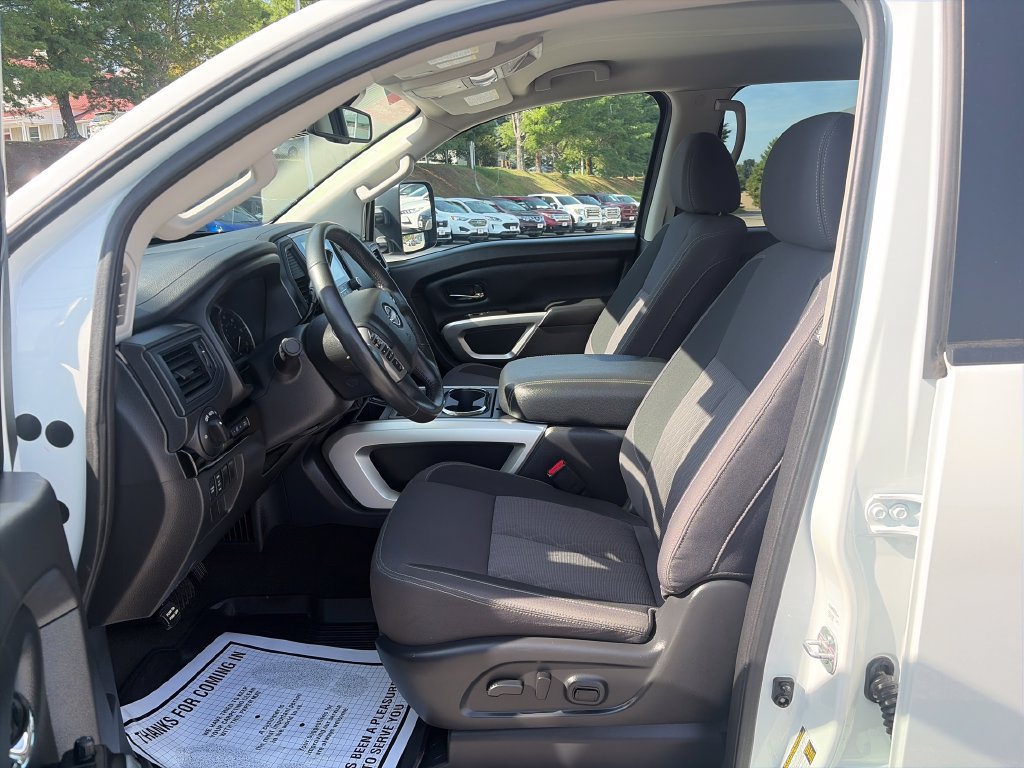 Certified 2024 Nissan Titan SV w/ SV Convenience Package AWD/4WD image 11