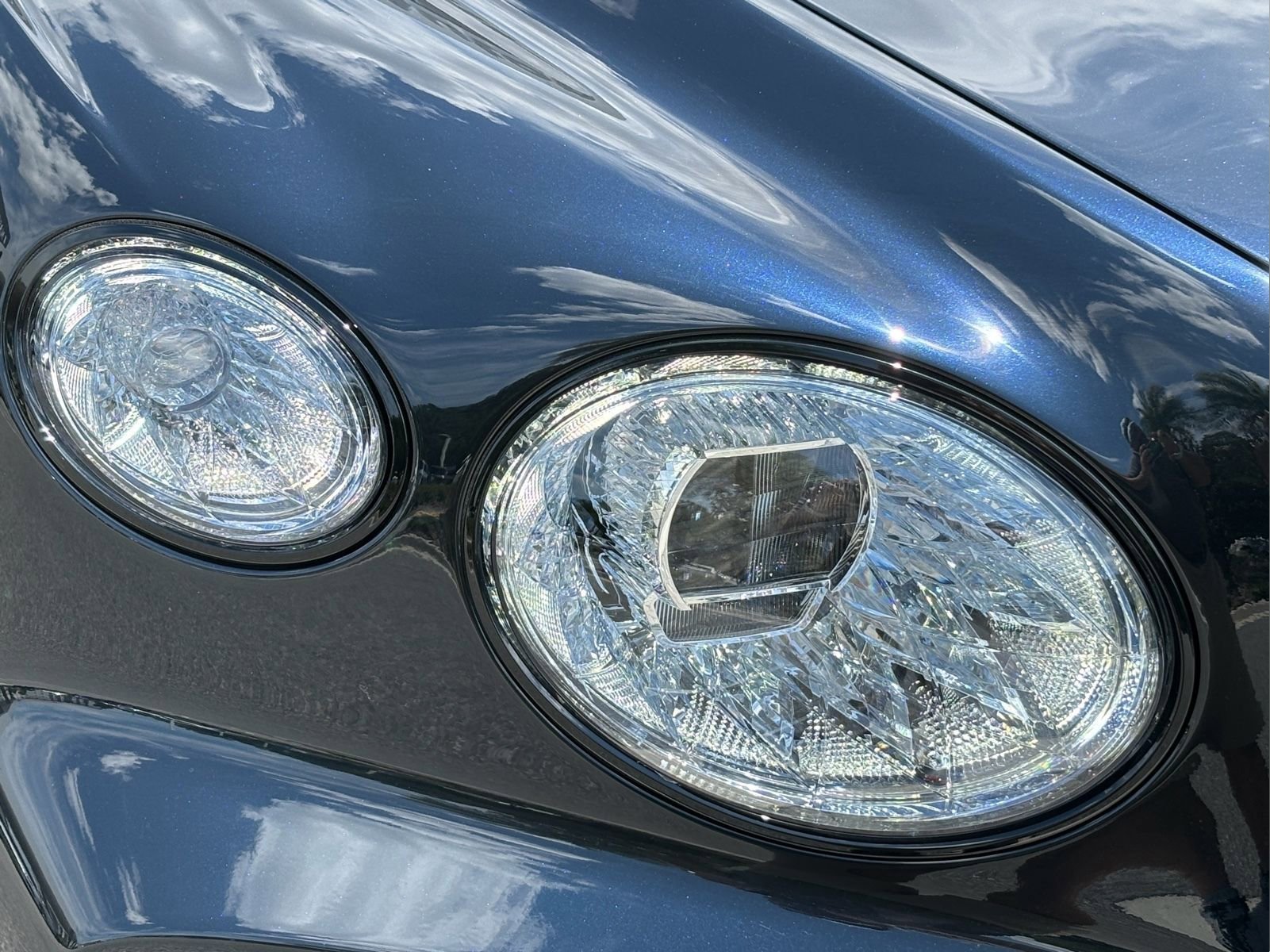 Used 2024 Bentley Bentayga image 23