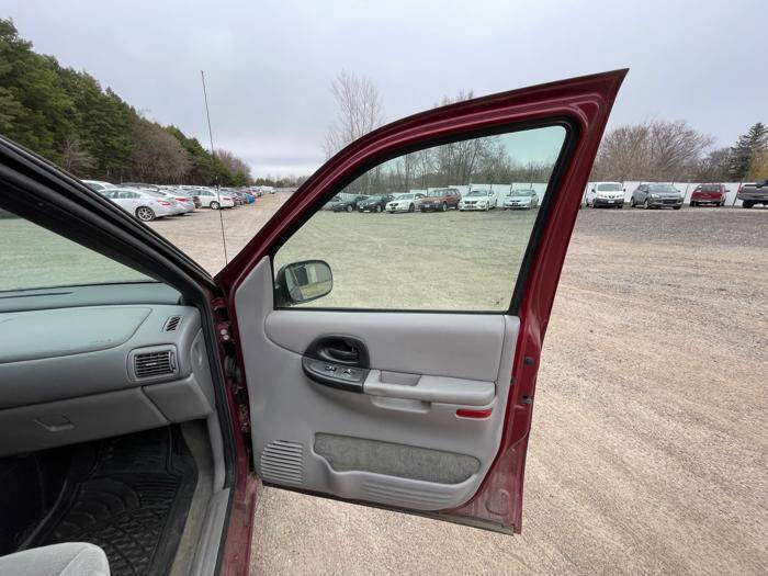 Used 2003 Chevrolet Venture LS w/ Convenience Package FWD image 28