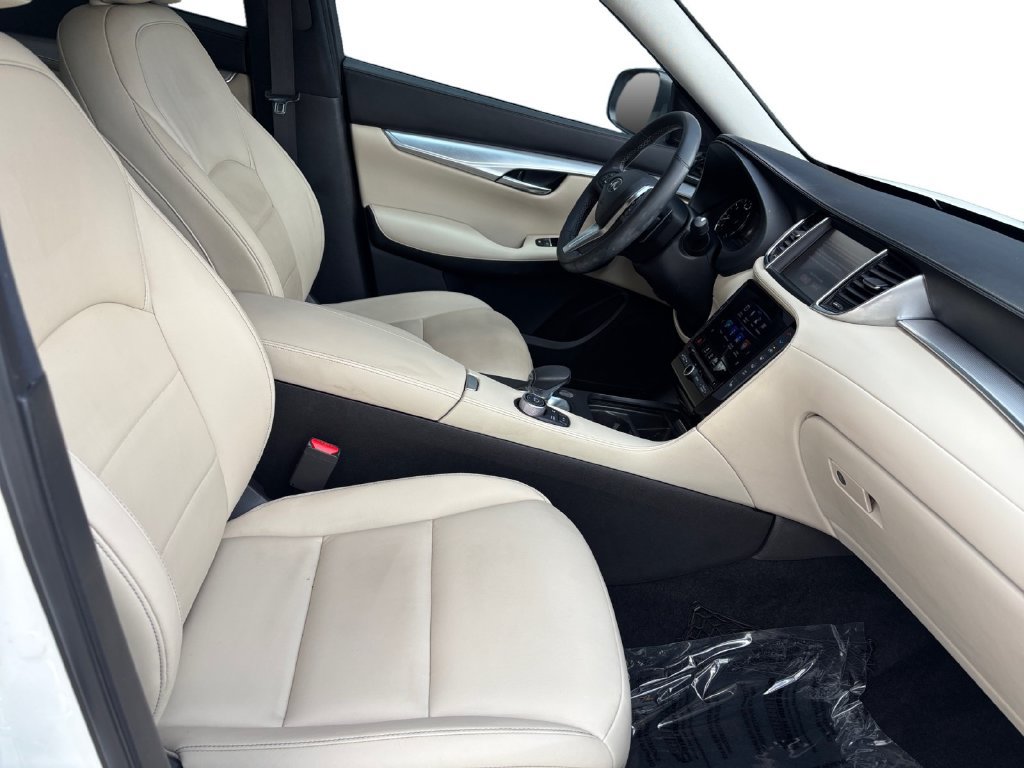 Used 2019 INFINITI QX50 Luxe w/ Navigation Package FWD image 16