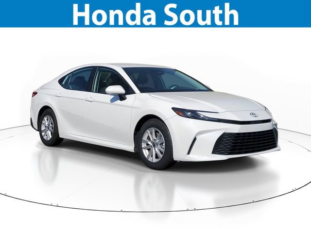 Used 2025 Toyota Camry LE image 1