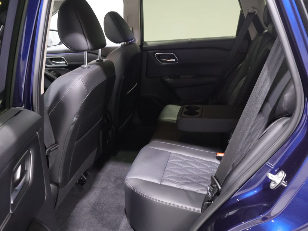 Used 2025 Nissan Rogue Platinum w/ Platinum Premium Package AWD/4WD image 19