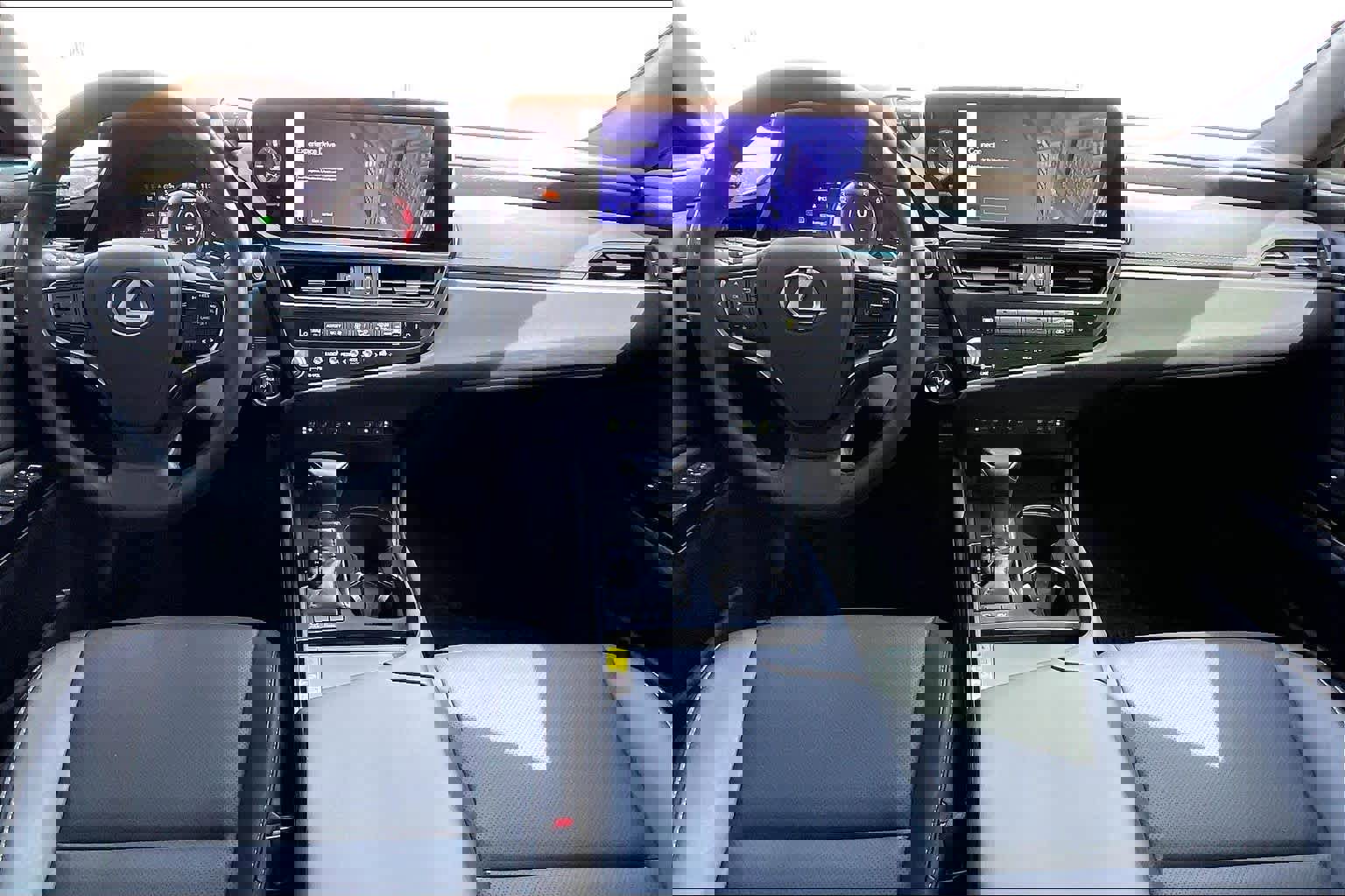 Used 2025 Lexus ES 300h w/ Premium Package image 14