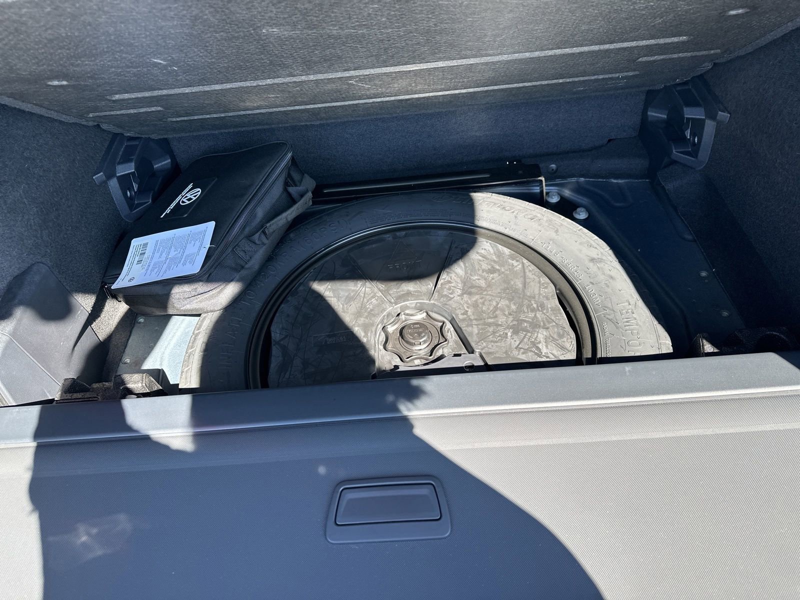 Certified 2022 Volkswagen Tiguan SEL R-Line image 30