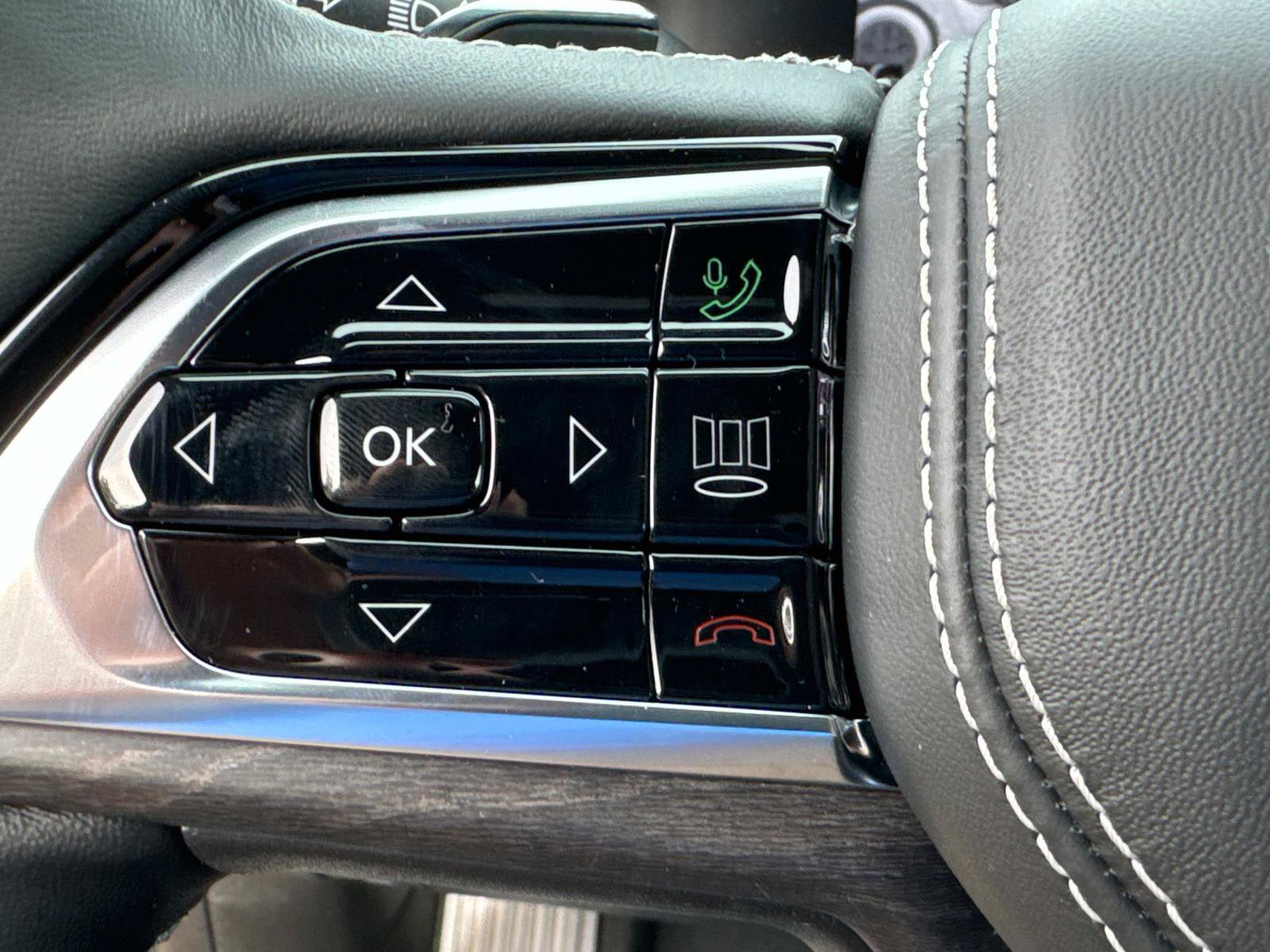 New 2024 Jeep Grand Cherokee Overland RWD image 24