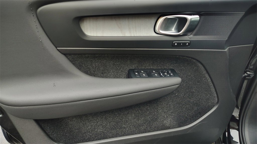 New 2026 Volvo XC40 B5 Core w/ Climate Package image 8