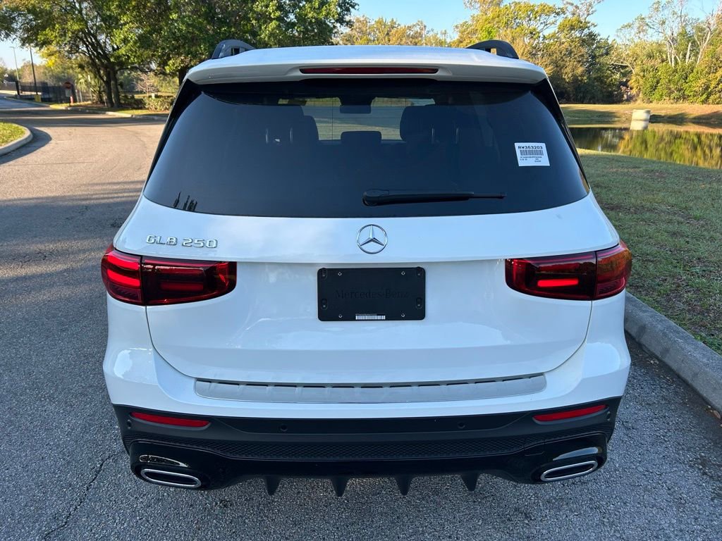 Used 2024 Mercedes-Benz GLB 250 image 4
