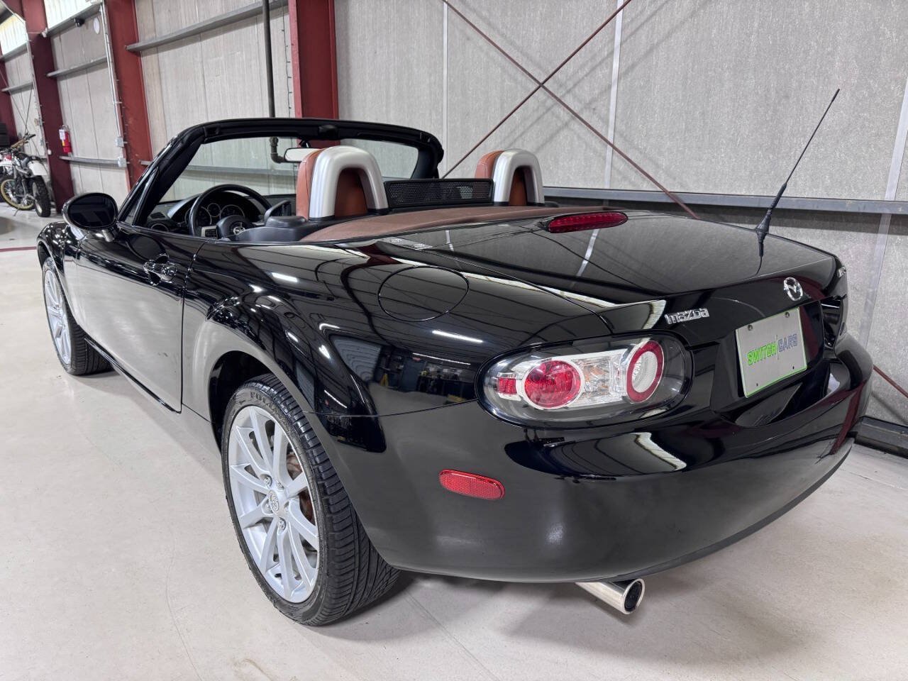 Used 2006 MAZDA MX-5 Miata Grand Touring RWD image 9