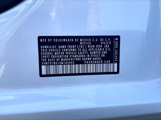 Used 2025 Volkswagen Jetta SE w/ Sunroof Package FWD image 32