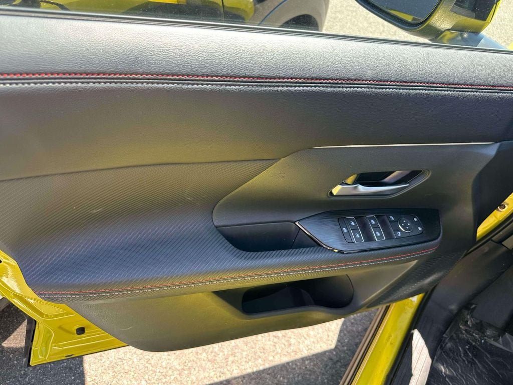 Used 2025 Nissan Kicks SR AWD/4WD image 16