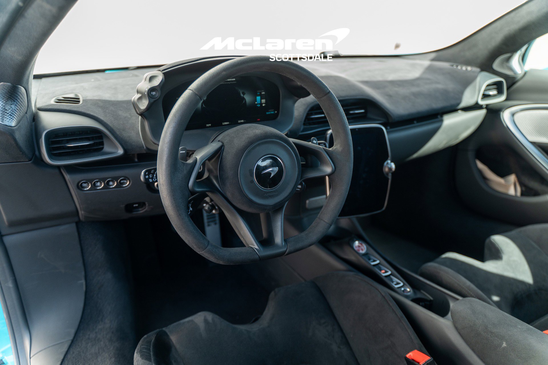 Used 2024 McLaren Artura image 24