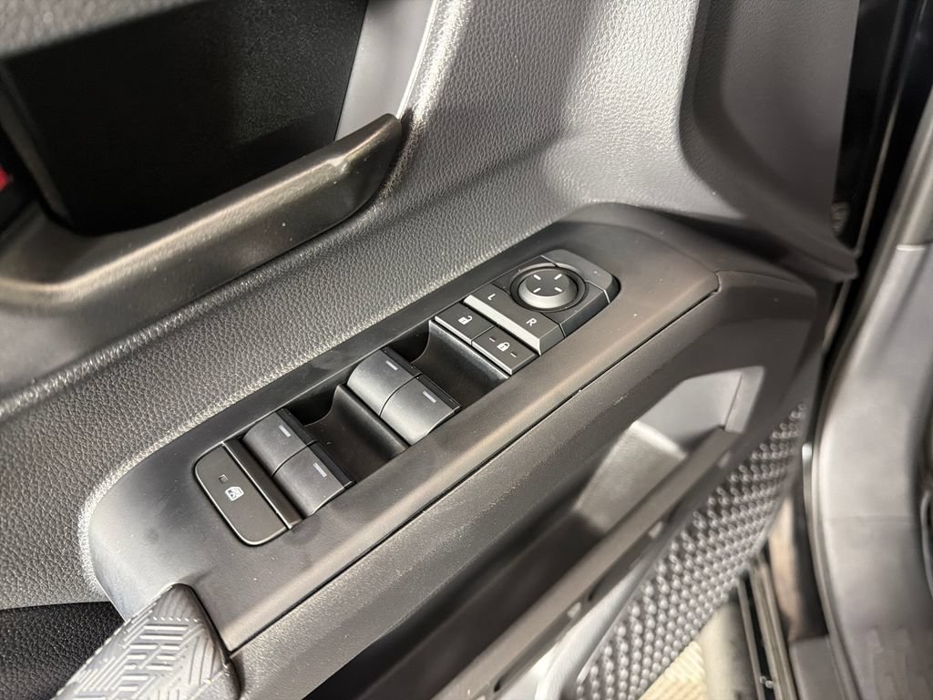 Used 2025 Toyota Tacoma SR5 AWD/4WD image 17