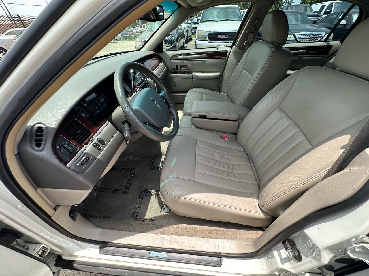 Used 2006 Lincoln Town Car Signature RWD image 25