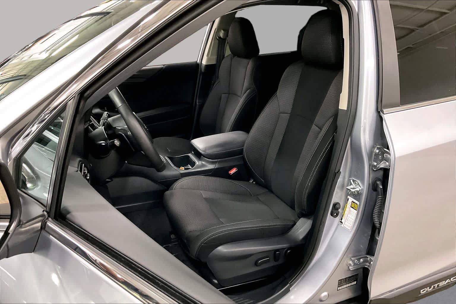 Used 2025 Subaru Outback Premium AWD/4WD image 8