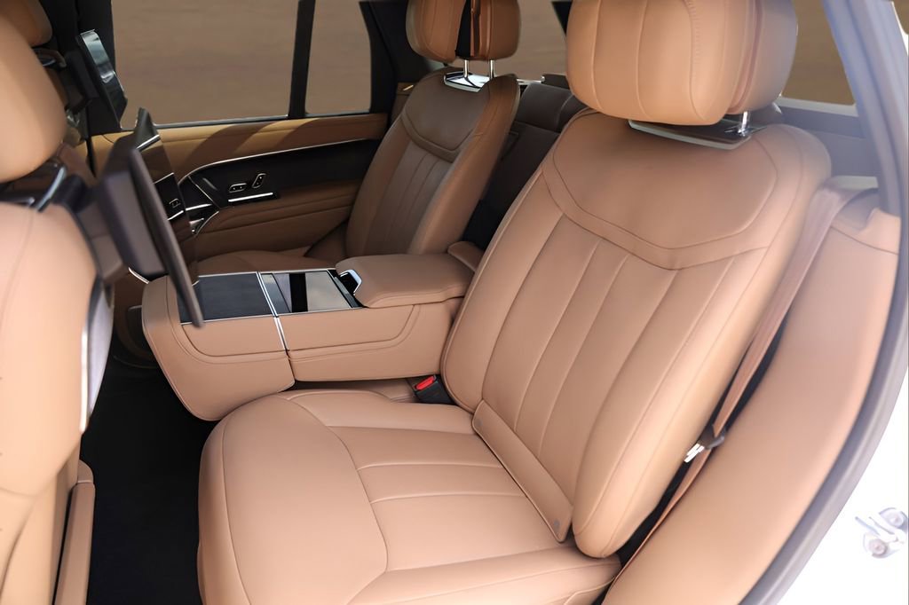 Used 2025 Land Rover Range Rover Autobiography image 22
