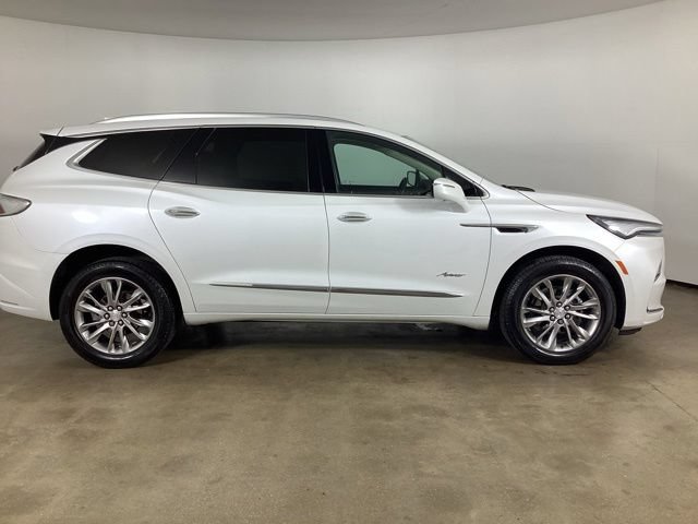 Used 2022 Buick Enclave Avenir w/ Avenir Technology Package FWD image 4