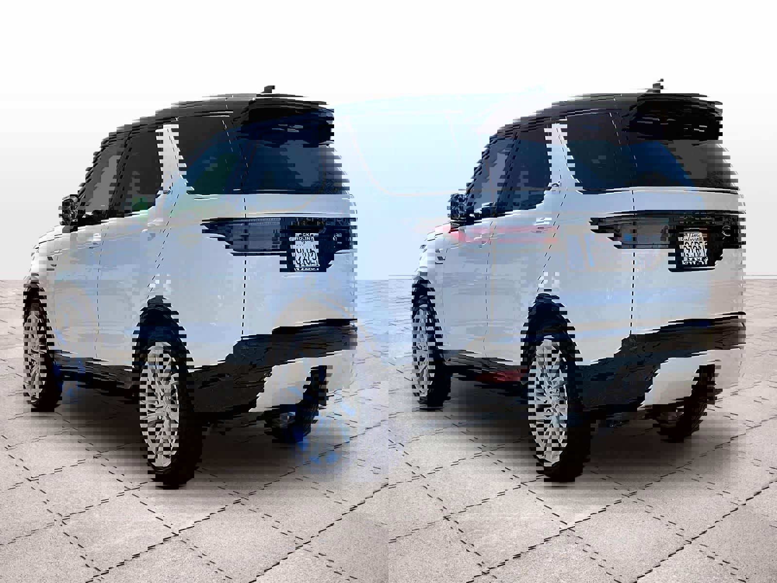 Used 2023 Land Rover Discovery HSE R-Dynamic AWD/4WD image 14