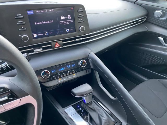 Used 2023 Hyundai Elantra SEL image 19