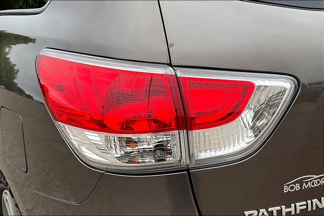 Used 2015 Nissan Pathfinder SV FWD image 29