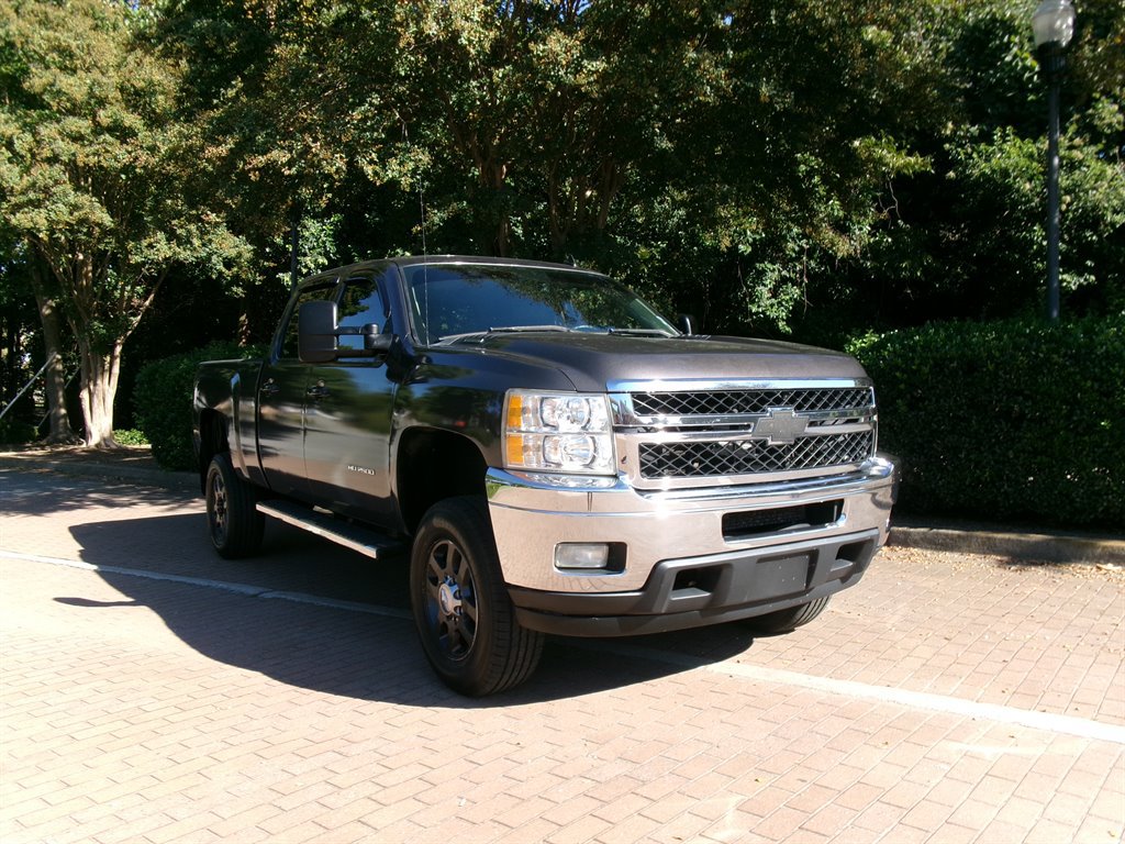 Used 2011 Chevrolet Silverado 2500 LTZ w/ LTZ Plus Package AWD/4WD image 4