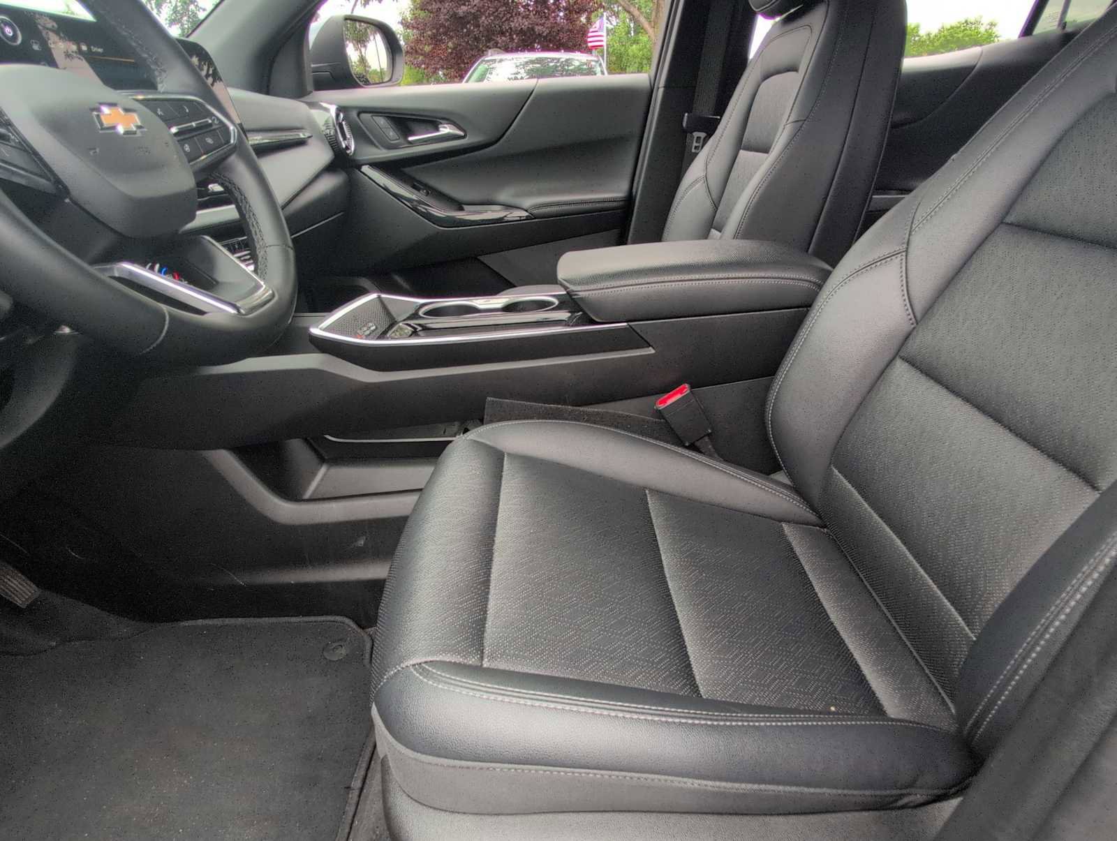 Used 2025 Chevrolet Equinox LT w/ Convenience Package II AWD/4WD image 16