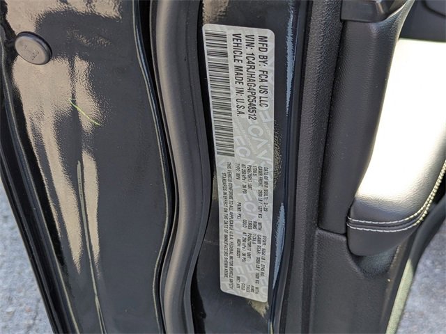 Used 2023 Jeep Grand Cherokee Laredo image 30