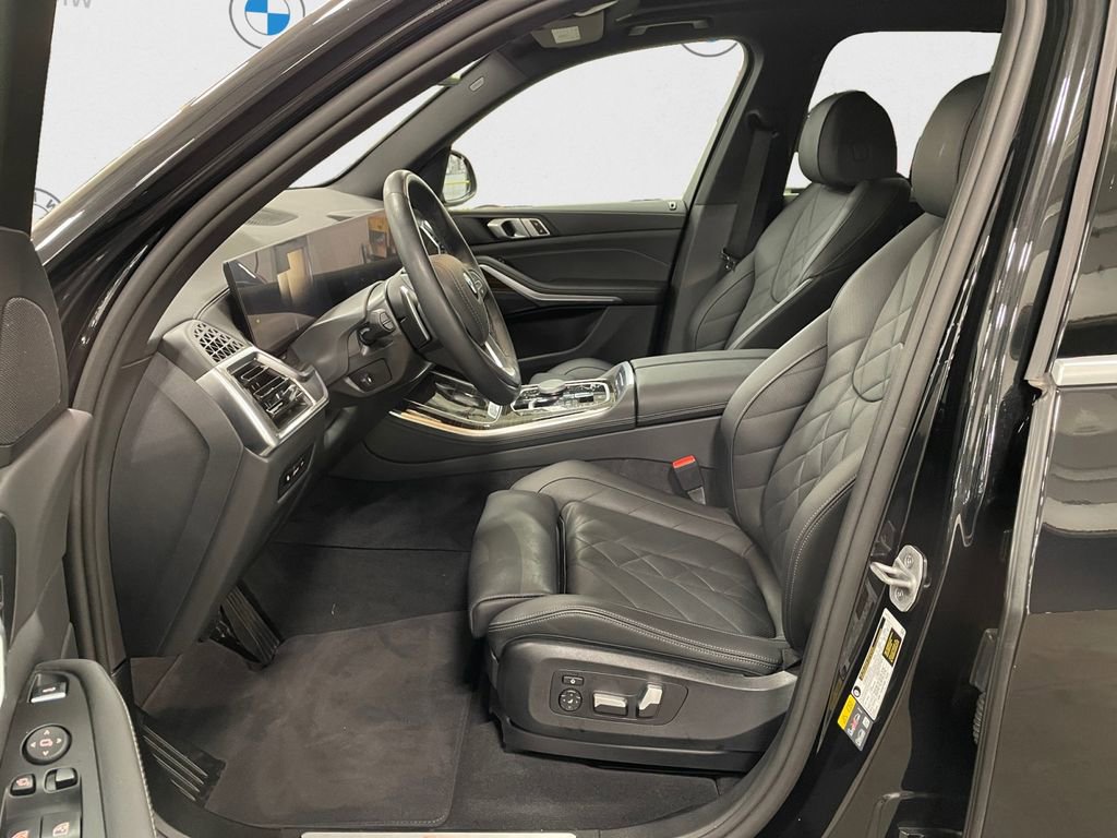 Used 2025 BMW X5 xDrive50e w/ Parking Assistance Package image 9